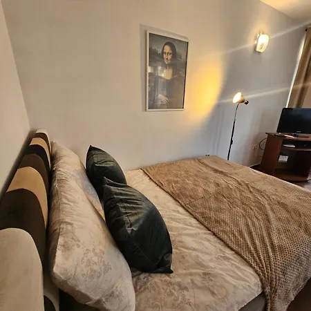 Charming Ground Floor Aprt In Old Sofia