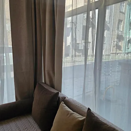 Charming Ground Floor Aprt In Old Apartmán