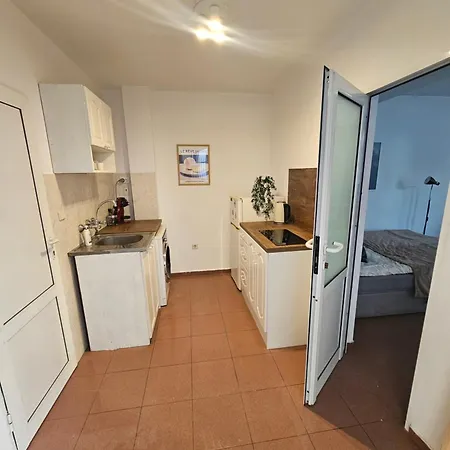 Charming Ground Floor Aprt In Old *