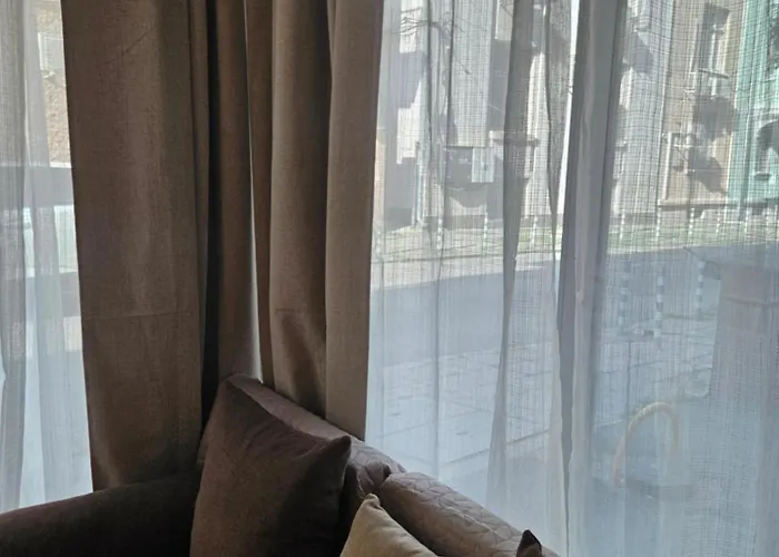 Charming Ground Floor Aprt In Old Apartment