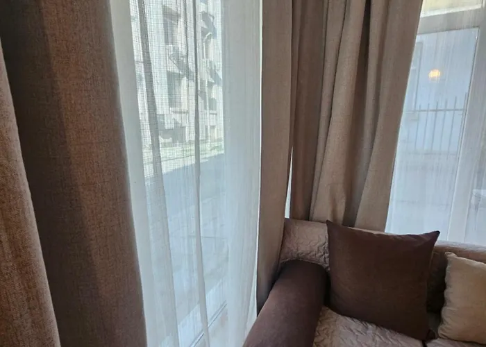 Charming Ground Floor Aprt In Old アパート *