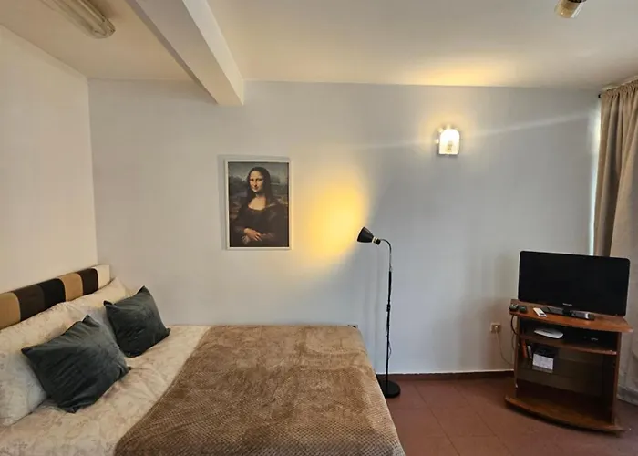 Apartment Charming Ground Floor Aprt In Old *