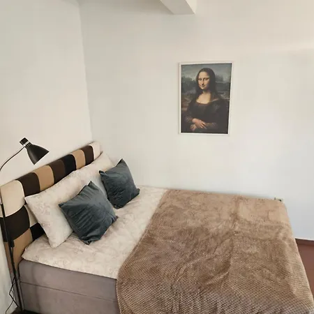 Charming Ground Floor Aprt In Old Szófia